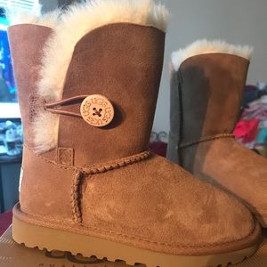 UGG, T Bailey Button